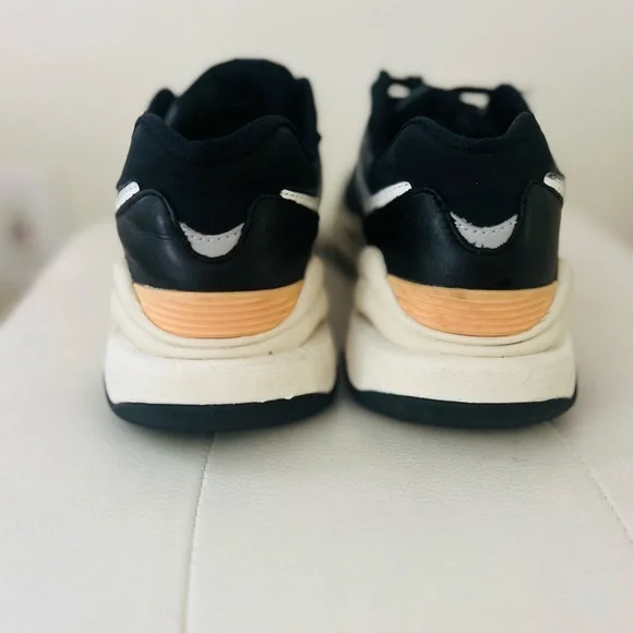 New Balance Women’s 57//40 Sneakers Gray & Black Size 8
